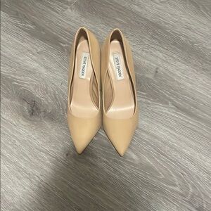 STEVE MADDEN TAN SUEDE HEELS